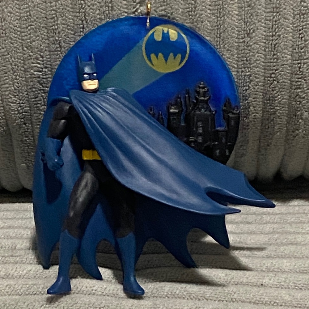 VINTAGE🌟HALLMARK KEEPSAKE🌟       “CALLING THE CAPE CRUSADER”